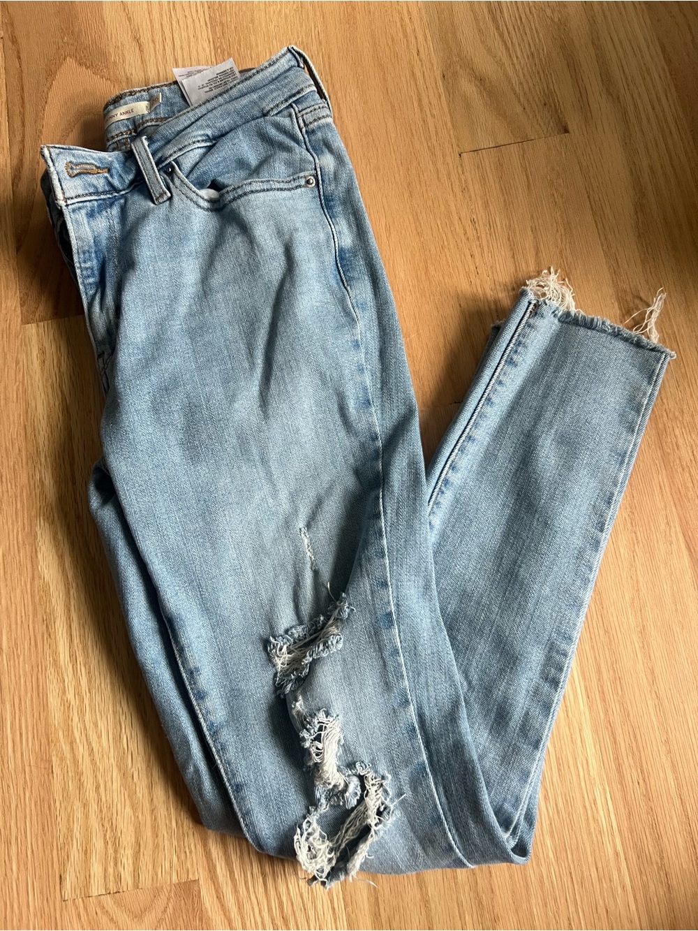 Levi 711 Light Blue Distressed Women's Jeans skinny ankle size 26